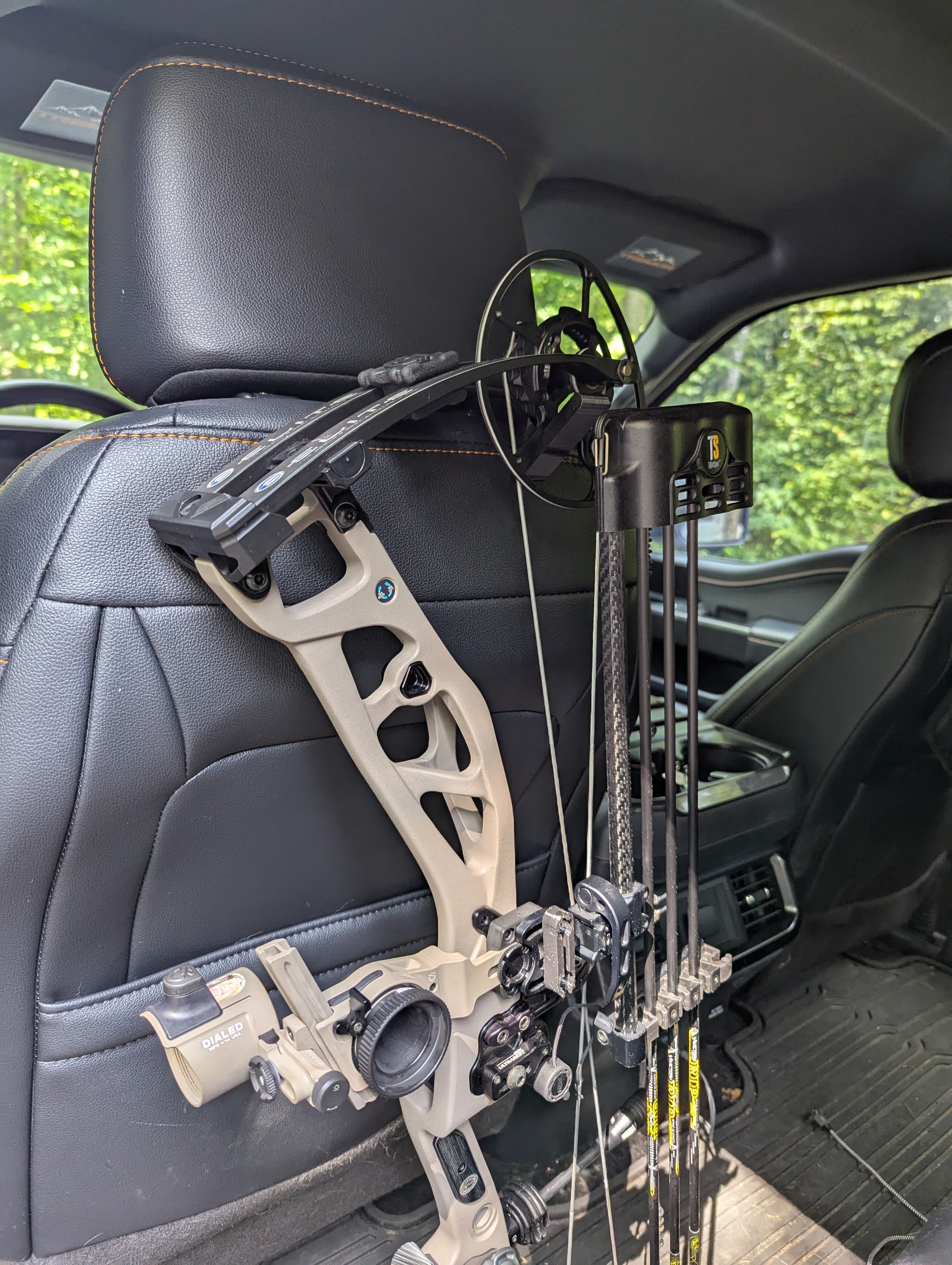 Headrest Post Bow/Gear Hanger